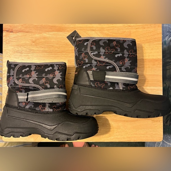 London Fog Dex Snowboot Dark Grey Youth 6M NIB - women’s 7.5
Waterproof Shell. - Picture 1 of 6